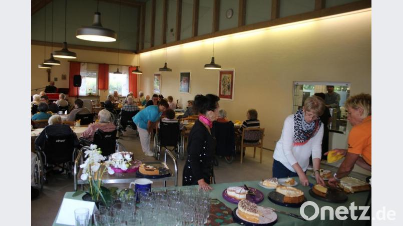 Einen unterhaltsamen Nachmittag bietet Frauen-Union den Bewohnern des Hammergmünder Seniorenzentrums. Bild: sne