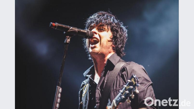 Wenn Billie Joe Armstrong von der Band "Green Day" im Autoradio ertönt, steigt die Wahrscheinlichkeit für zu schnelles Fahren, sagen chinesische Wissenschaftler. Bild: Myles Wright/ZUMA Wire/dpa
