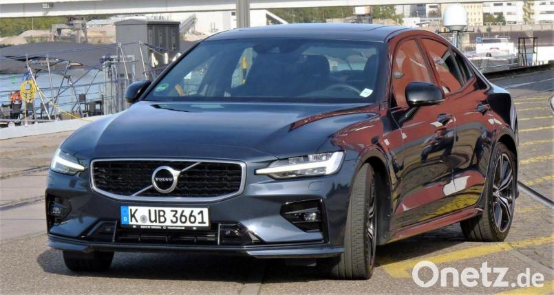 Dynamisch-elegant ist der S60. Volvo verzichtet bei der Sportlimousine auf ein Diesel-Aggregat. Bild: bz