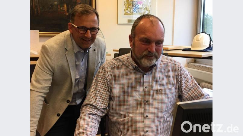 Gerhard Ruhland (links) schaut Reinhold Gietl weiterhin intensiv über die Schulter. Am 1. Januar wechselt er dann selbst auf den Chefsessel. Bild: phs