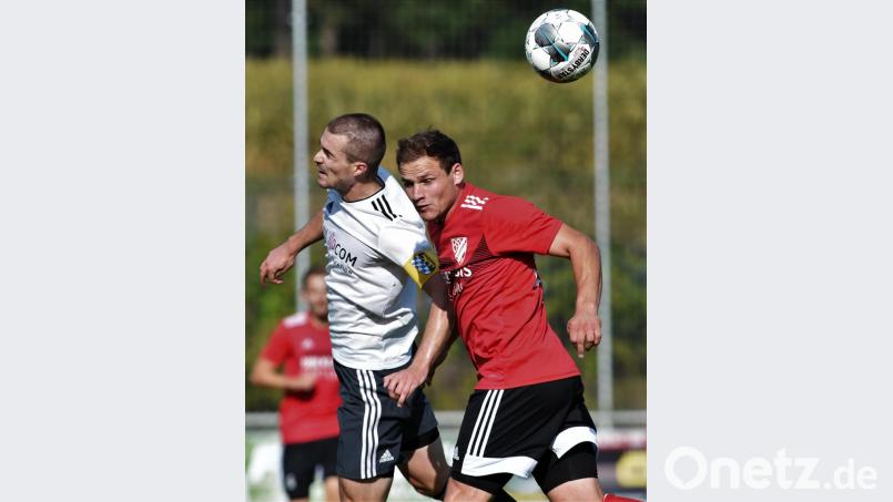 Im letzten Heimspiel gegen den BSC Woffenbach hatten die Grafenwöhrer Spieler (links Johannes Renner) zu oft das Nachsehen. Bessere 90 Minuten lieferte die Sportvereinigung in Straubing ab, was Ansporn für die Partie am Samstag gegen den SC Ettmannsdorf im Sportpark sein soll. Bild: Büttner, Gerhard