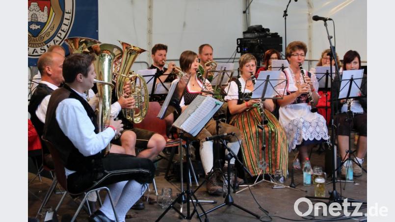 Zu Unterhaltung und zum Tanz spielt am 12. Oktober im Jugendwerk die „Nabburger Blasmusik“ in bewährter Weise beschwingt auf. So wie´s früher war mit Polka, Walzer, Dreher, Marsch, Zwiefacher und Galopp. Bild: bph