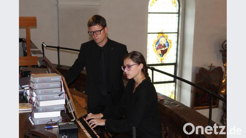 An der Orgel zeigte die Künstlerin Dorothea Weser bei einem Solo ihr großes Können. Bild: soj