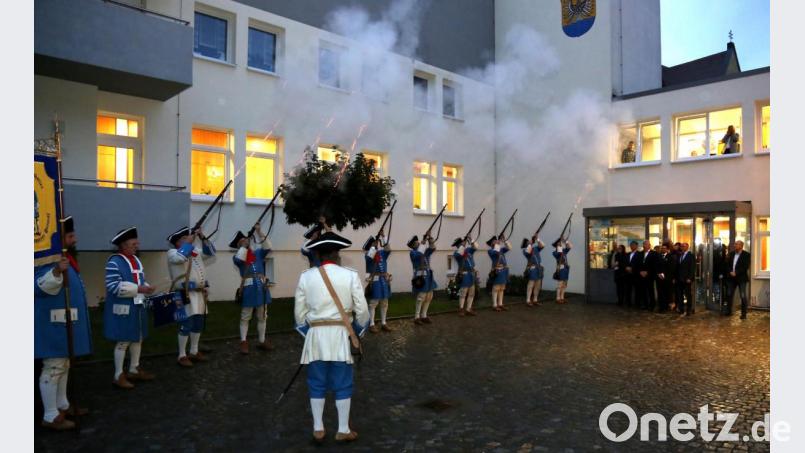 Lautstark mit Gruppenfeuer wurde das Abkommen auch akustisch besiegelt. Bild: mef