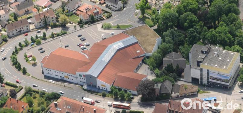 Das Lilien-Center ist prägend für die Ansicht der Altstadt von Osten her. Es könnte sein, dass es bald einem Neubau weichen muss. Bild: ge