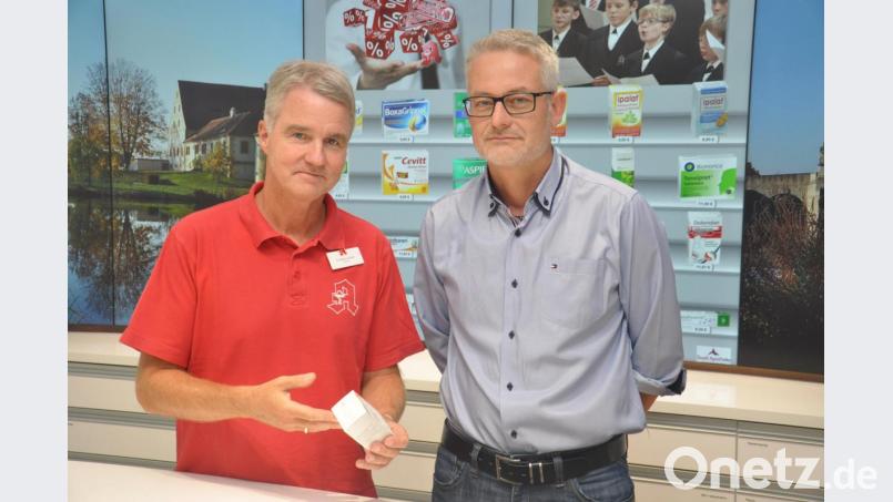 Apotheker Christian Züllich (links) und Neurologe Dr. Sven Heimburger sind besorgt über die aktuellen Lieferengpässe bei Medikamenten. Sie appellieren an die Politiker, hier schnellstmöglich eine Lösung zu finden. Bild: ws