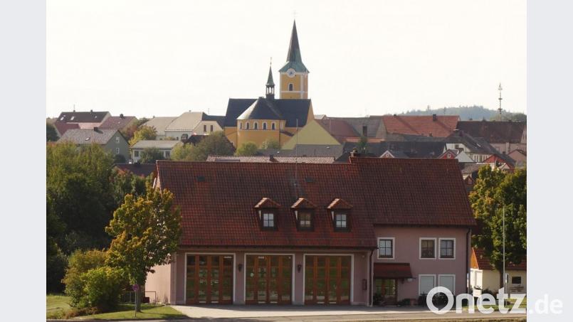 Nachdem bereits das Architektenhonorar 20 Prozent höher liegt, stellt sich Marktrat Josef Kleber (CSU) die Frage, ob ein zweckgemäßer Neubau des Waidhauser Feuerwehrhauses nicht sinnvoller wäre, anstatt Sanierung, Um- und Anbau. Bild: fjo