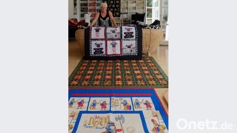 Rund 20 Decken hat Eva Decker zu Hause. Bild: tr