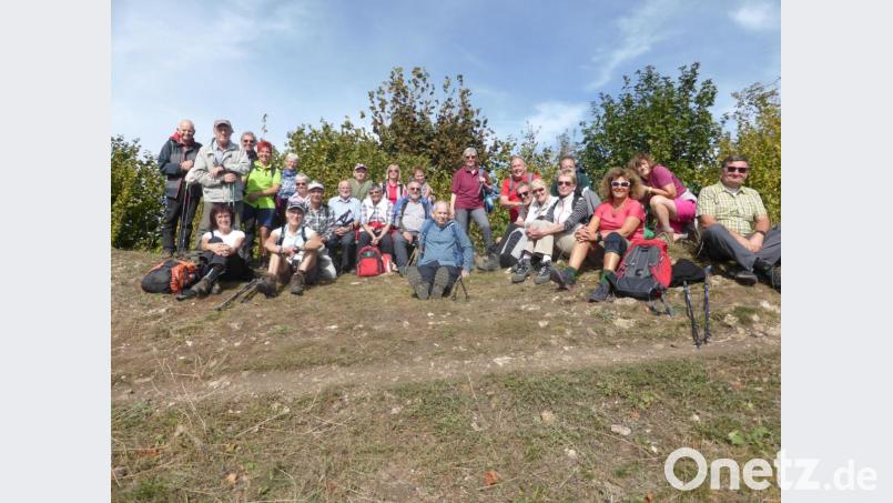Die Wandergruppe des FGV Waldershof genoss natürlich auch so manche Rast und nutzte die Pausen zu einem Sonnenbad. Bild: exb
