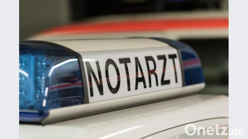 Der Schriftzug „Notarzt“ ist an einem Notarzteinsatzfahrzeug zu sehen. Bild: Patrick Seeger