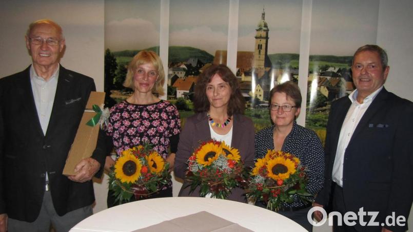 Eröffnung der Vernissage mit dem größter Leihgeber Gottfried Lang, Museumsleiterin Marion Ringl, Leiterin des Stadtarchivs Doris Bundscherer mit Assistentin Christine Neumüller und Bürgermeister Joachim Neuß (von links). Bild: sck