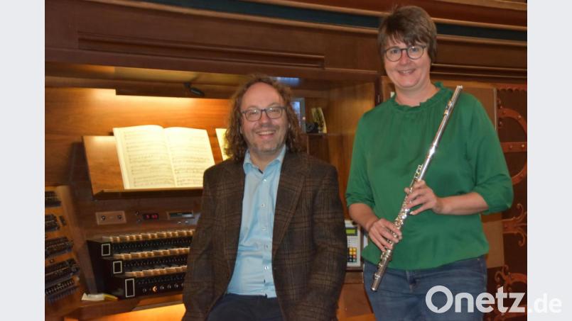 Alexandra Reger (Querflöte) und Stefan Schultes (Eisenbarth-Orgel) gestalteten das 13. und damit letzte Kurzkonzert des diesjährigen Sommers. Bild: hcz