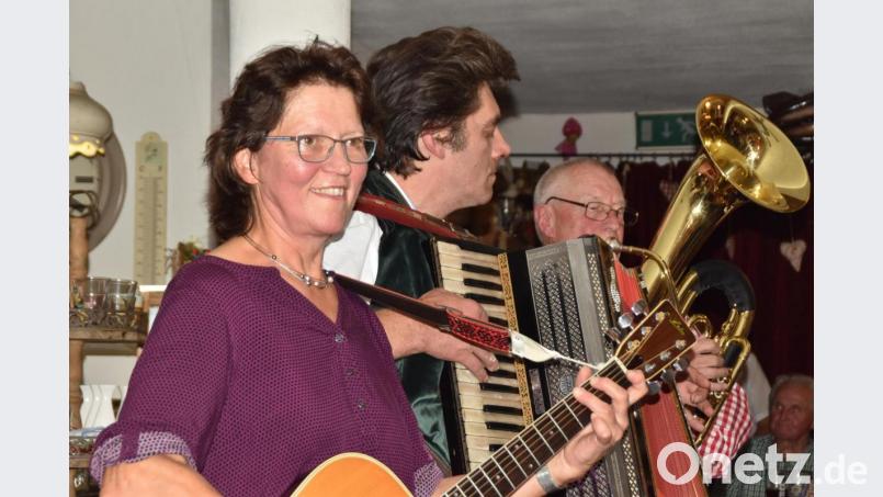 Lustige Musikanten: Barbara Dineiger, Hans Meckl und Horst Maibach. Bild: hcz