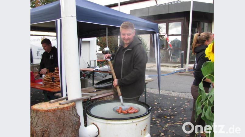 Beim Krautfest des Mantler Stammtisches rauchte am Samstag der Wurstkessel. Bild: sei