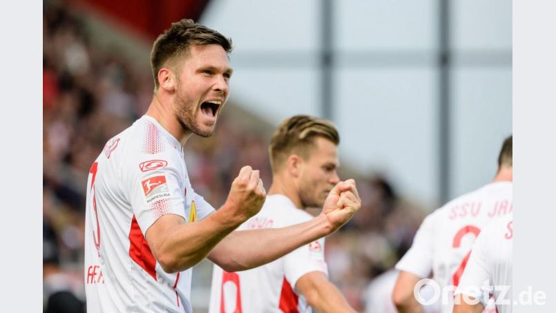 Der Joker hat gestochen: Jahn-Stürmer Andreas Albers bejubelt seinen Treffer zum 2:2-Endstand gegen den HSV. Bild: agentur_dpa
