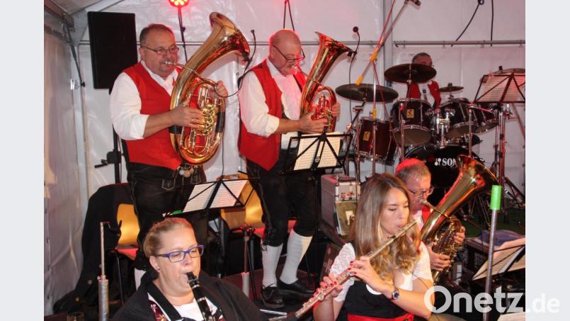 Die Tirschenreuther Stadtkapelle sorgte für mächtig Stimmung. Bild: kro