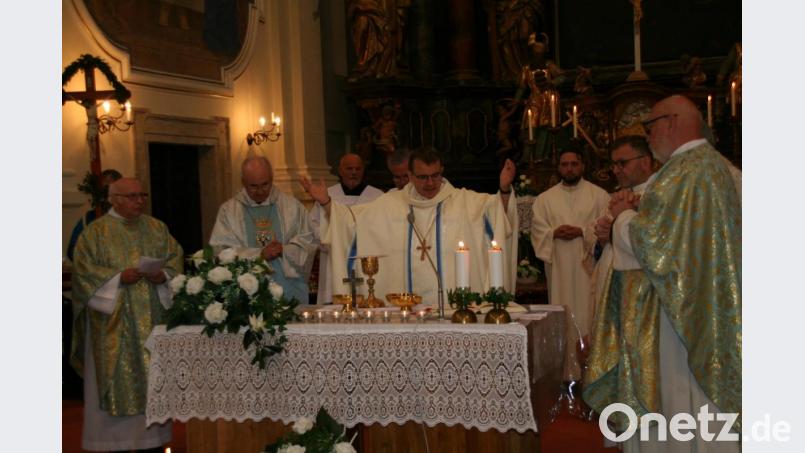 Beim Festgottesdienst in Maria Kulm. Bild: Zintl