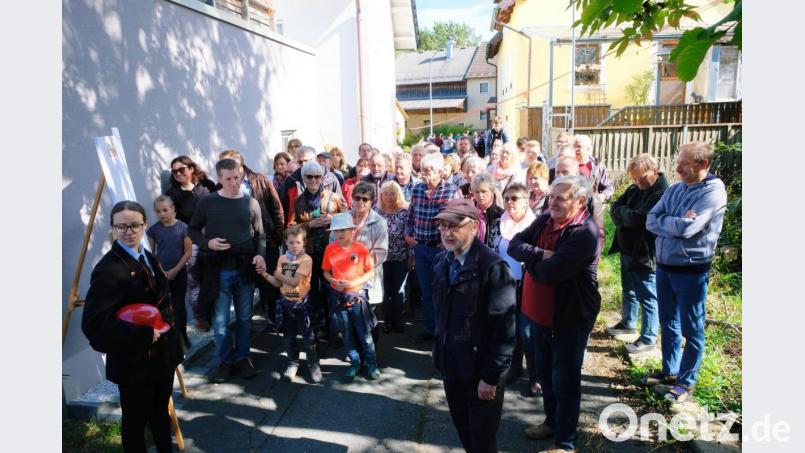 Das Besucherinteresse beim Rundgang ist riesengroß. Bild: do