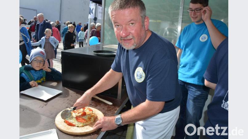Frisch zubereitete Forellenpizza vom Fischereiverein Stiftland. Bild: jr
