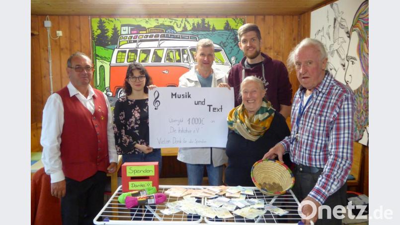 Über eine gelungene Benefizveranstaltung freuen sich (von links): Kapellenleiter Josef Wolfrath, Förderin Leonie Rath, Initiator Wolfgang Göldner, Helfer Johannes Fischer, Vorsitzende Ursula Barrois und ihr Stellvertreter Walter Fentzke. Bild: fsb