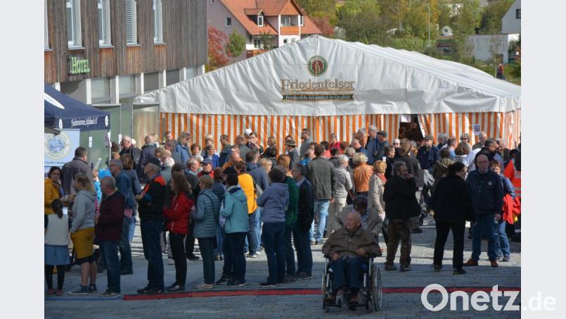 Großer Andrang herrschte schon zur Mittagszeit auf dem Fischhofparkgelände. Bild: jr