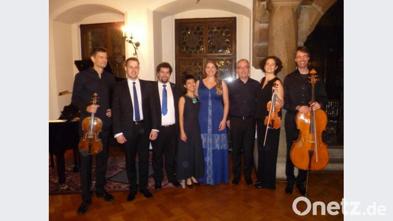 Zwar war bei diesem Konzert Max Reger nicht zu hören, trotzdem überzeugten (von links) Volker Jacobson (Viola), Krzysztof Grzybowski (Klarinette), Fil Liotis (Klavier), Yun Qi Wong (Klavier), Neele Kramer (Mezzosopran), Markus Becker (Klavier), Anthea Kreston (Violine) und Jason Duckles (Violoncello) mit ihrem abwechslungsreichen Programm. Bild: Reinhold Tietz