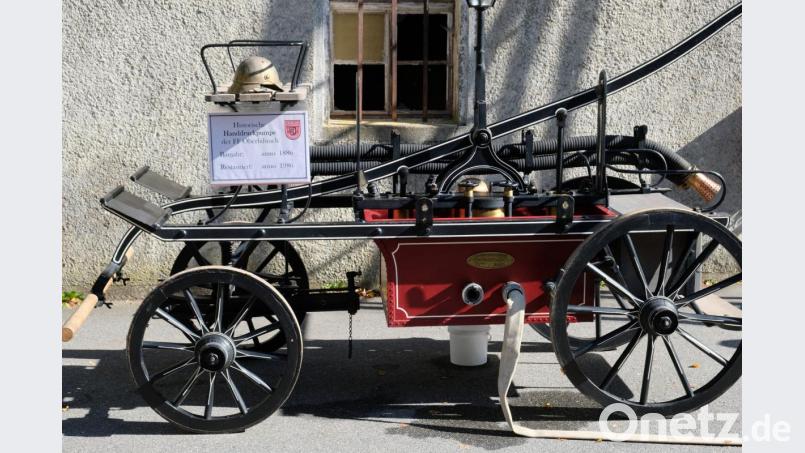Auf großes Interesse stoßen die Ausstellungsstücke der Feuerwehr. Bild: do