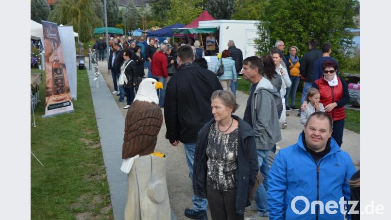Kaum zu glauben, wie viele Menschen sich durch die Budenstraße bewegten. Bild: jr