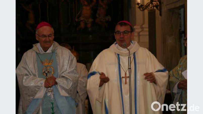 Die Bischöfe Rudolf Voderholzer und Tomáš Holub beim Festgottesdienst in Maria Kulm. Bild: Zintl