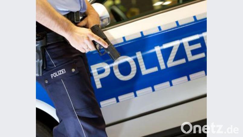 Ein Mitfahrer hat bei Kreith seinen Fahrer angegriffen und leicht verletzt. Die Polizei musste anrücken. Bild: Friso Gentsch/dpa