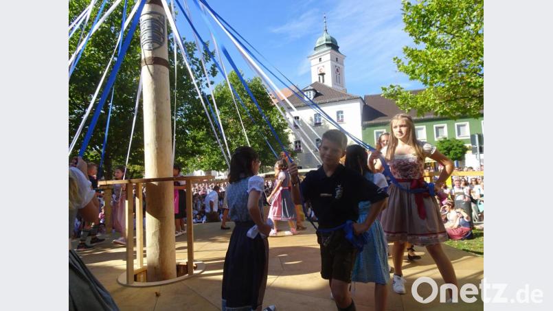 Der Nachwuchs erfreute mit seinen Tanzeinlagen. Bild: hm