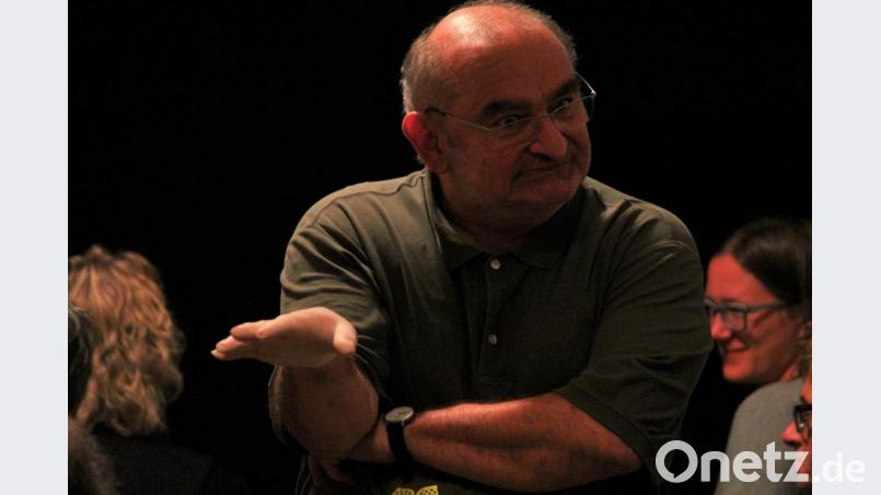 Sigi Zimmerschied präsentierte sich Wochenende im Nabburger Schmidt-Haus als derjenige, der er ist: Einer der besten "echten" Kabarettisten im deutschsprachigen Raum. Bild: stg