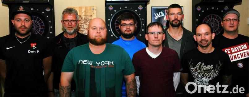 Die neue Führungsriege der Dartliga Amberg-Sulzbach (von links): Marco Härtl, Thomas Wild, Konstantin Kern, Markus Hergeth, Florian Kahrweg, Michael Stümpfl, Daniel Birkholz und Andreas Schöpf. Bild: gf