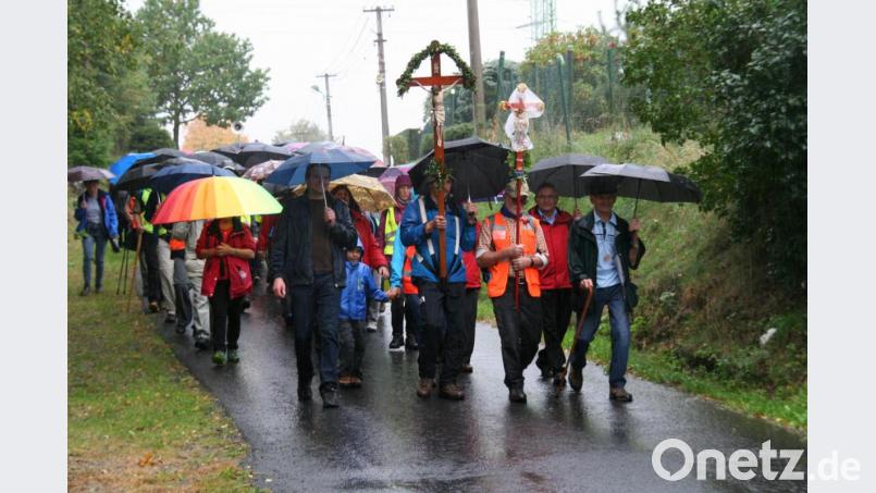 Bei Regen erreichte die Pilgergruppe Maria Kulm. Bild: Zintl