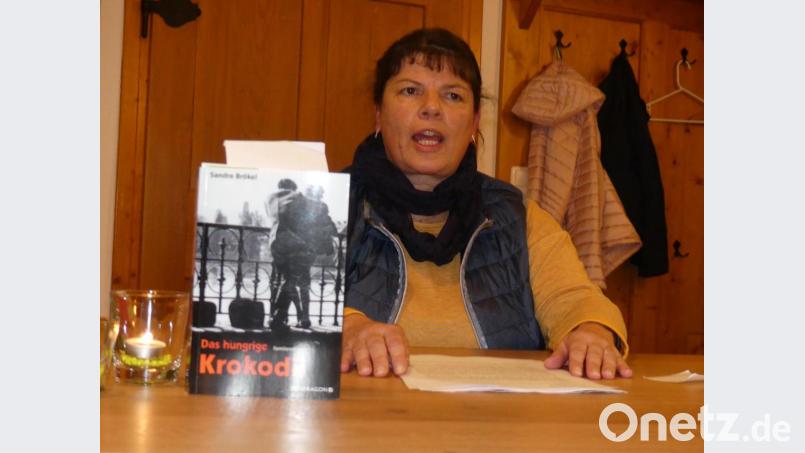 Mit einem literarischen Kontrastprogramm wartet Carmen Longares-Ulrich beim Wein-Lese-Abend des Katholischen Frauenbundes auf. Sie entführt ihre Zuhörerinnen an schaurige und abenteuerlich-heitere Stätten. Bild: rn