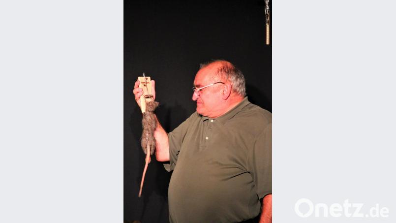 Sigi Zimmerschied präsentierte sich Wochenende im Nabburger Schmidt-Haus als derjenige, der er ist: Einer der besten "echten" Kabarettisten im deutschsprachigen Raum. Bild: stg