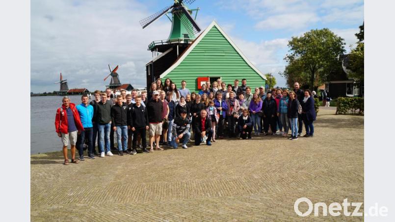 Im Freilichtmuseum konnte die Reisgruppe des Musikvereins die typisch holländischen Windmühlen besichtigen! Bild: kari