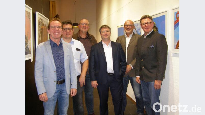 Das Vorstandsteam des Vereins Kunsthaus Waldsassen mit (von links) den Vorsitzenden Wolfgang Horn, Markus Braun und Stefan Voit, Kassier Klaus Rosner sowie (von rechts) Vorstandsmitglied Hannes Franz und Dritter Bürgermeister Bernhard Lux. Bild: pz