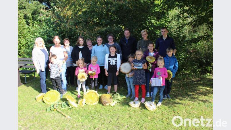 18 Kinder beteiligten sich am Wettbewerb &quot;Wer hat die größte Sonnenblume?&quot;. Bild: sns