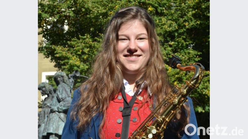 Franziska Lehnert (17) spielt Tenorsaxofon beim Musikverein Freudenberg. Bild: upl