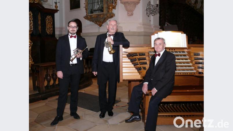Hochvirtuose Sonaten und Konzerte für Trompete und Orgel, Jagdhorn und Orgel bis hin zu meditativen Choralkompositionen standen im Mittelpunkt des Basilikakonzerts mit (von links) Johann Clemens, Ludwig Güttler und Friedrich Kircheis. Bild: Georg Koch