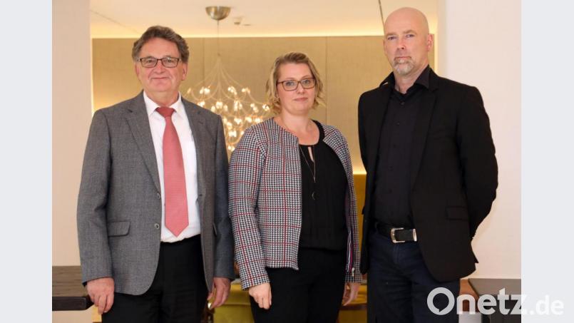 Das Führungspersonal auf der Burg Wernberg (von links): Vincera-Kliniken-Geschäftsführer Berthold Müller, Kaufmännische Leiterin Stefanie Braun und Chefarzt Alexander Taube. Bild: Gerhard Götz