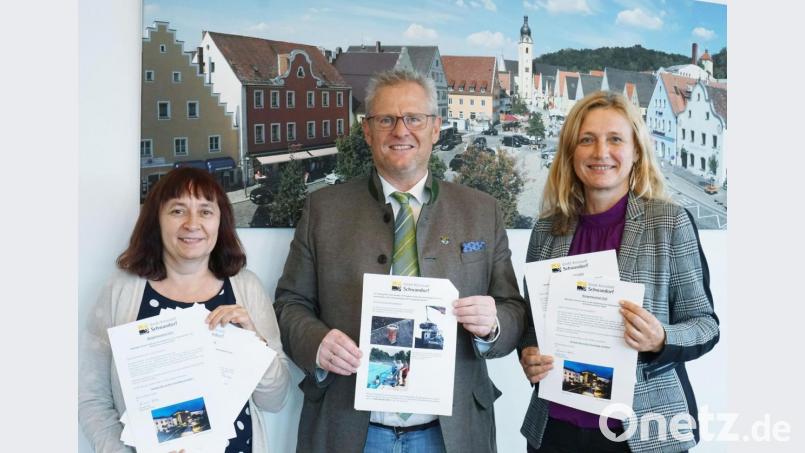Unter der Federführung von (von links) Sabine Brunner, Oberbürgermeister Andreas Feller und Pressesprecherin Maria Schuierer geht der Bürgerhaushalt in die dritte Runde. Bild: Christopher Dotzler