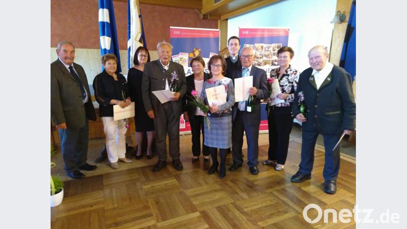 Für 40 und 60 Jahre Treue wurden sechs Jubilare geehrt. Bild: mma