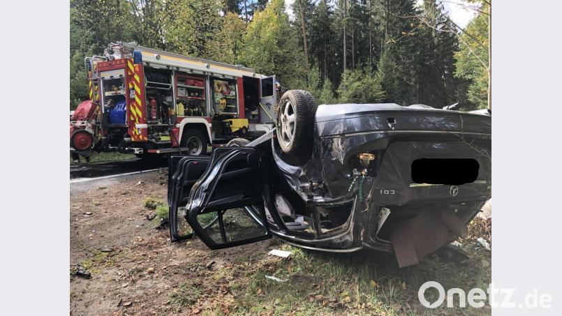 Auf der Straße zwischen Waldhaus und Köfering hat sich am Montag ein Unfall ereignet. Bild: egl