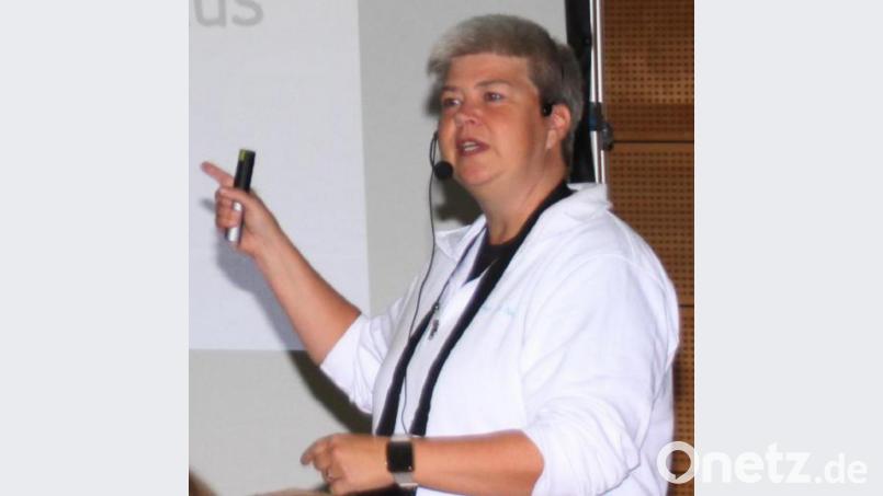 Birgit Zwicknagel klärte über die richtige Nutzung der digitalen Medien auf und zeigte hierbei auch abschreckende Beispiele aus dem sozialen Netzwerken. Bild: lg