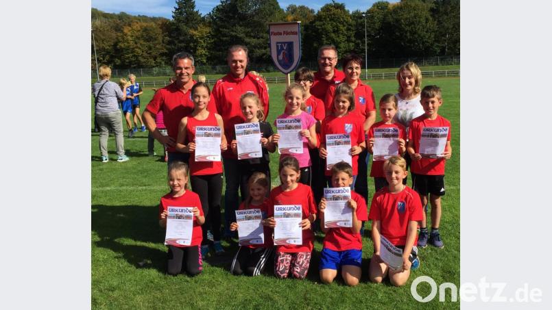 Die Vohenstraußer Füchse waren stolz über ihre erreichten Ergebnisse und natürlich über die Urkunden. Bild: dob