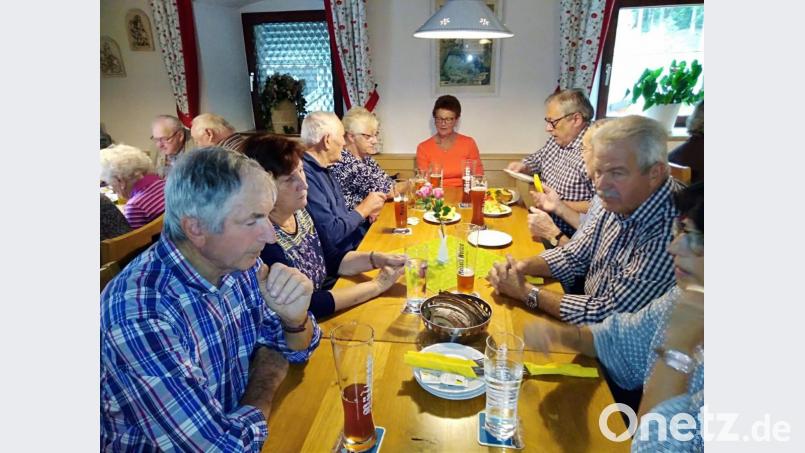 Die Senioren der Pfarrgemeinde Speinshart treffen sich zum Fischenessen im Gasthaus Holzmühle. Bild: exb