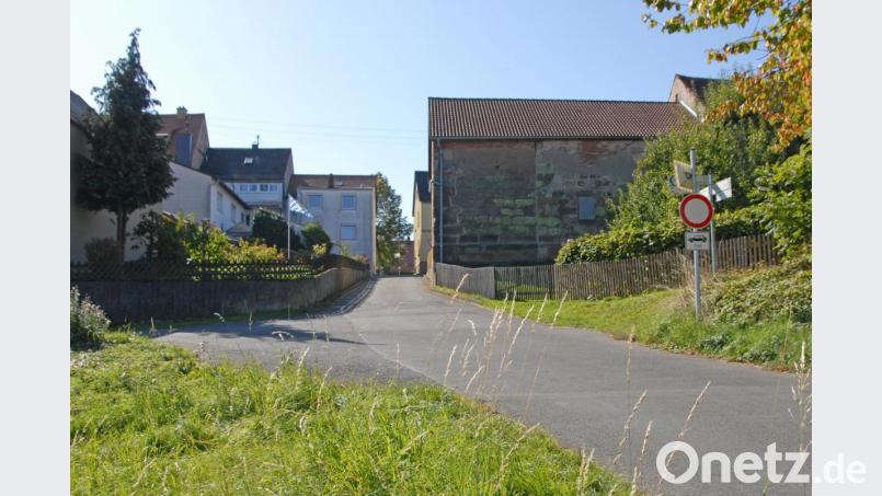 Weil die Engstelle am Badthürl für Fahrzeuge wie Landmaschinen zu schmal ist, darf sie nur noch von Autos befahren werden. Das hat der Stadtrat bereits in seiner Novembersitzung 2018 beschlossen. Bild: ow