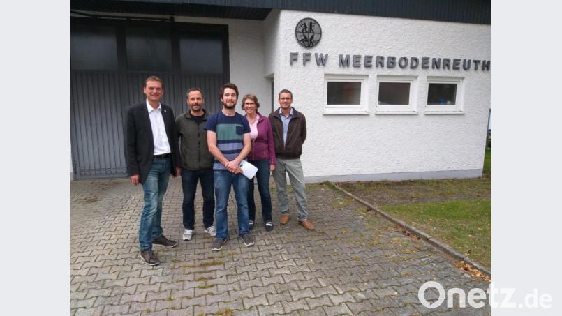 Die SPD-Fraktion besuchte den Ortsteil Meerbodenreuth, um sich ein Bild über notwendige Maßnahmen zu machen. Einige Maßnahmen laufen bereits. Bild: sm